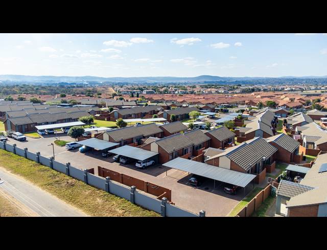 2 BEDROOM TOWNHOUSE FOR SALE IN MONAVONI AH